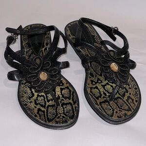 Avenue Womens Black Thong Sandals Size 7 Like New